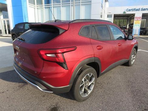 Used 2024 Chevrolet Trax LT image 4