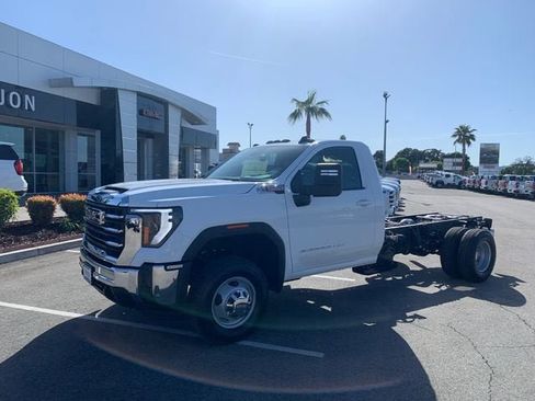 New 2026 GMC Sierra 3500 SLE RWD image 1