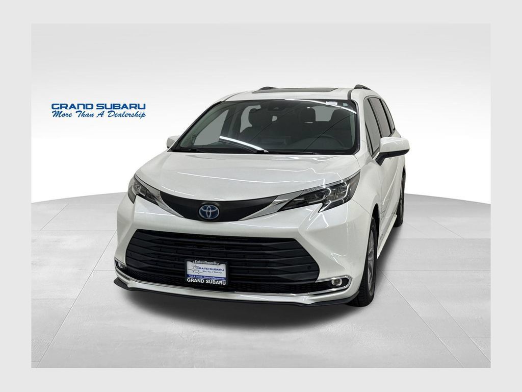 Used 2021 Toyota Sienna XLE w/ XLE Plus Package FWD 360° Tour