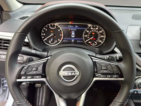 Used 2025 Nissan Altima 2.5 SR FWD image 11
