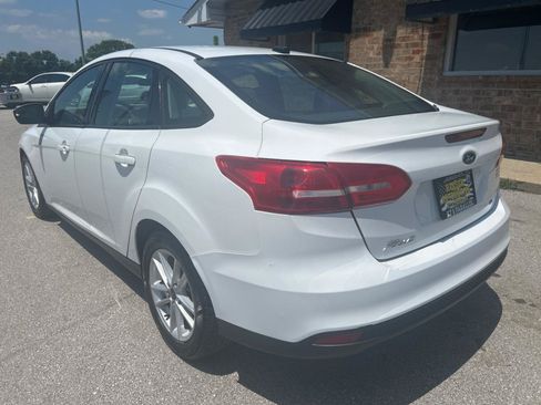 Used 2018 Ford Focus SE FWD image 9
