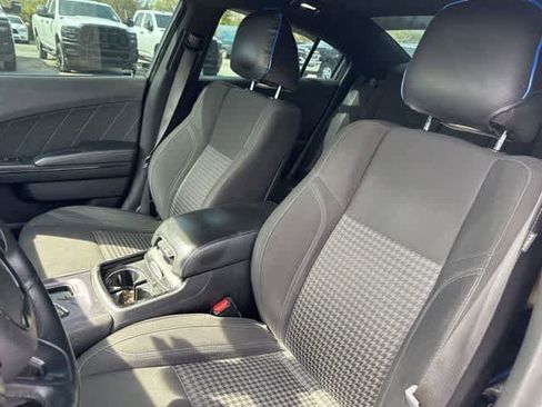 Used 2018 Dodge Charger SXT Plus w/ Blacktop Package image 4