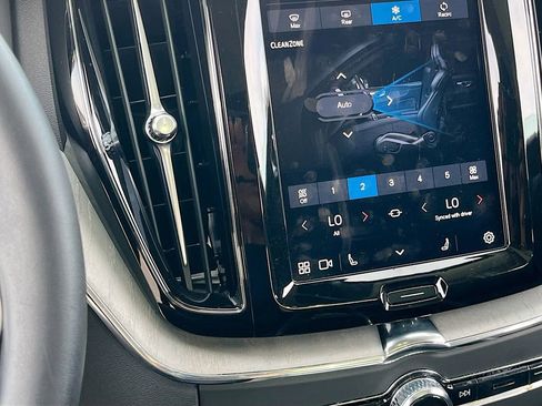 Used 2025 Volvo XC60 B5 Plus image 16