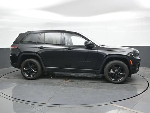 Used 2023 Jeep Grand Cherokee Altitude AWD/4WD image 4