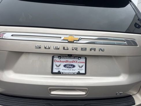 Used 2022 Chevrolet Suburban LT AWD/4WD image 9
