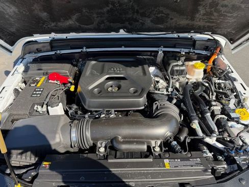 Used 2025 Jeep Wrangler Unlimited Sahara image 3