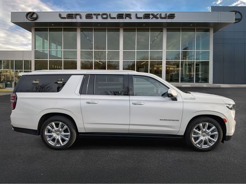 Used 2022 Chevrolet Suburban High Country image 2