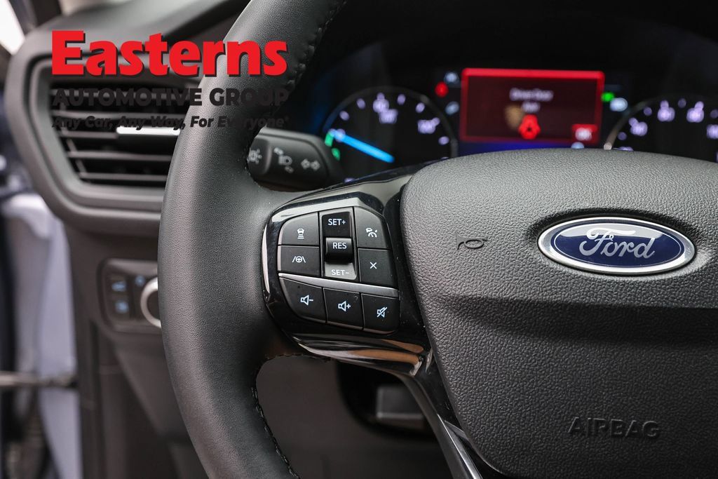 Used 2022 Ford Escape SE w/ Convenience Package FWD image 17