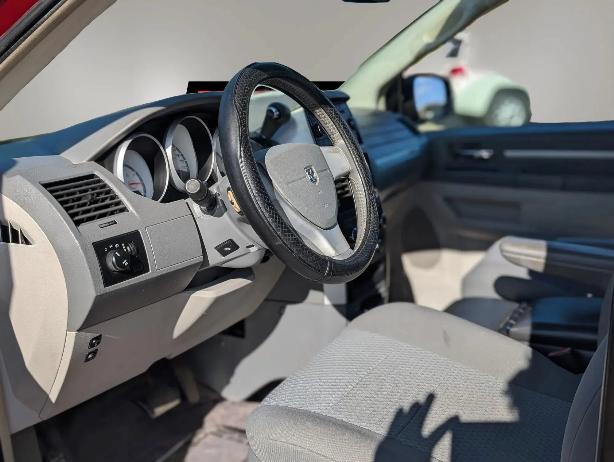 Used 2008 Dodge Grand Caravan SXT w/ Trailer Tow Group FWD image 12