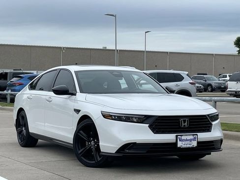 Used 2025 Honda Accord Sport image 2