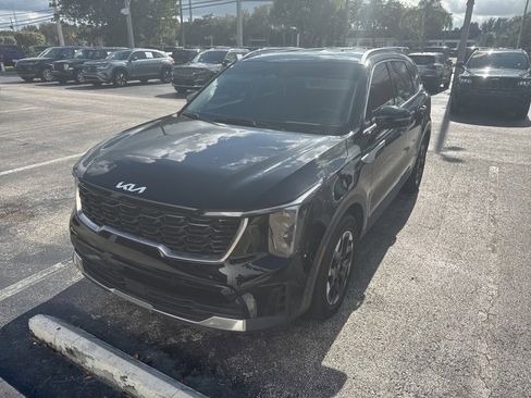 Used 2024 Kia Sorento S image 3
