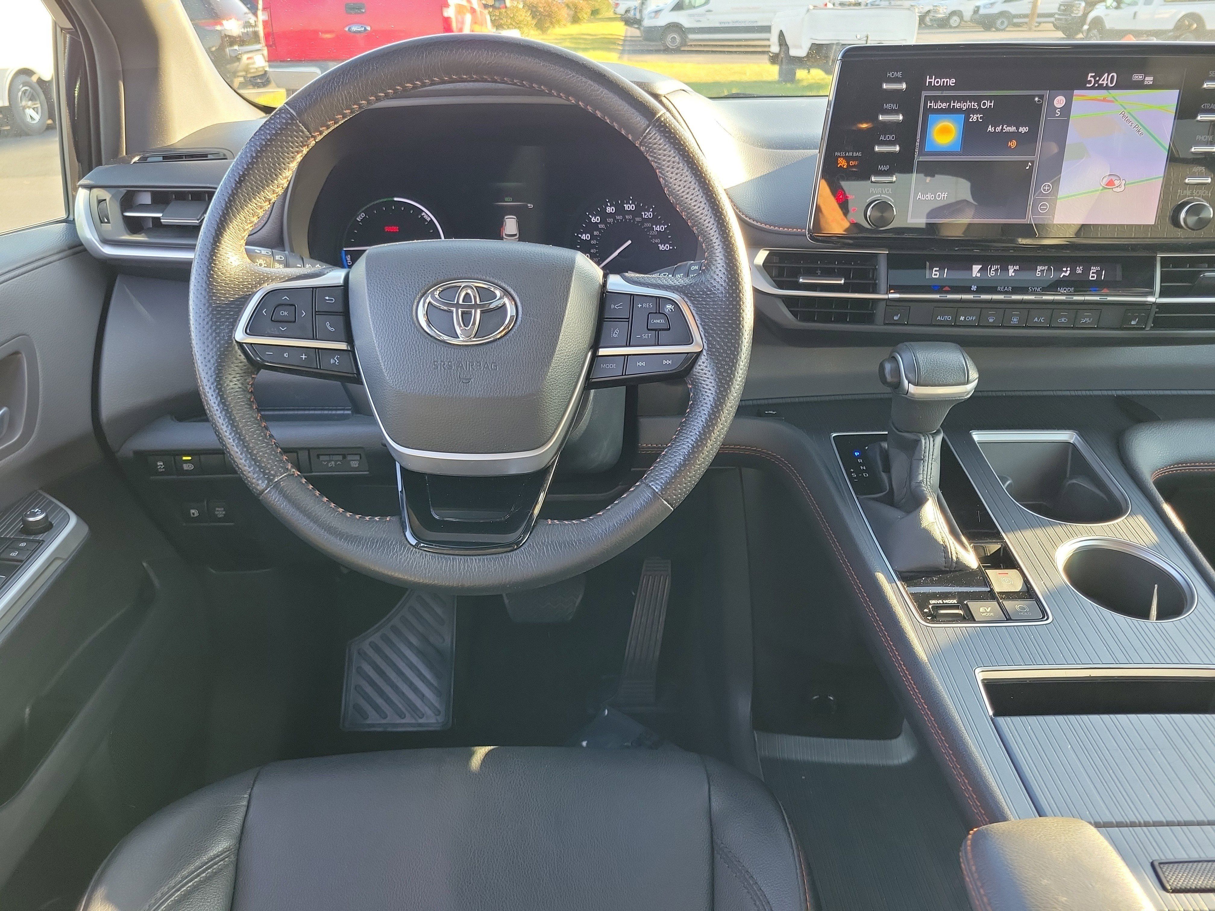 Used 2023 Toyota Sienna XSE FWD image 10