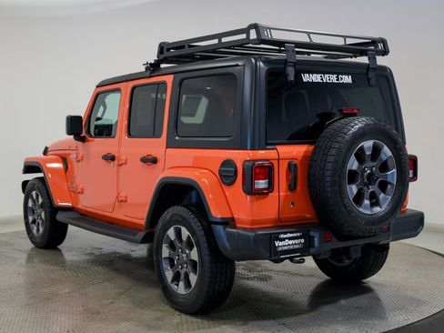 Used 2018 Jeep Wrangler Unlimited Sahara AWD/4WD image 7