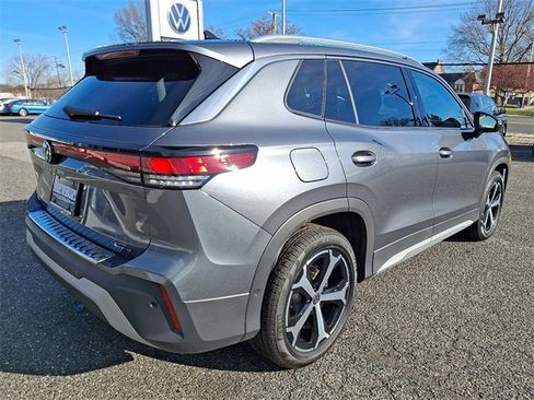 New 2026 Volkswagen Tiguan SE image 4