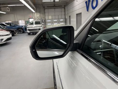 Used 2023 Volkswagen Atlas Cross Sport SE w/ Black Wheel Package image 13