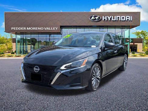 Used 2025 Nissan Altima 2.5 SV FWD image 7