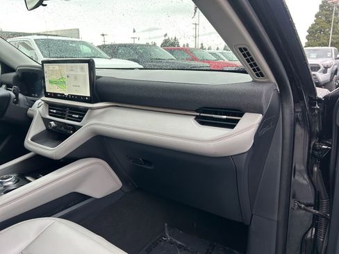 Used 2025 Ford Explorer Active w/ Active Comfort Package image 24