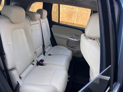 Used 2022 Mercedes-Benz GLB 250 w/ Premium Package Lite image 27