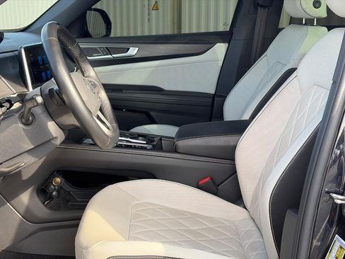 Used 2025 Volkswagen Atlas Cross Sport SEL Premium R-Line AWD/4WD image 4