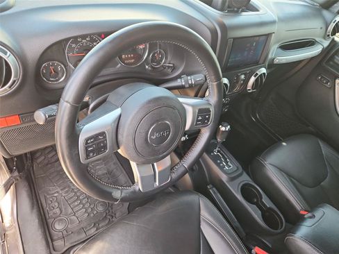 Used 2016 Jeep Wrangler Unlimited Rubicon AWD/4WD image 10