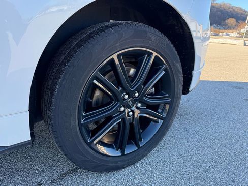 Used 2024 Ford Edge ST-Line image 16