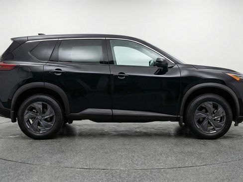 Used 2025 Nissan Rogue SV FWD image 11