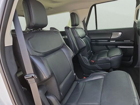 Used 2025 Ford Expedition Platinum AWD/4WD image 10