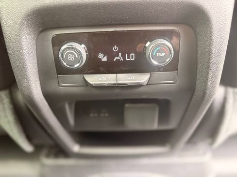 New 2026 Chevrolet Traverse Z71 w/ Enhanced Driving Package AWD/4WD image 17