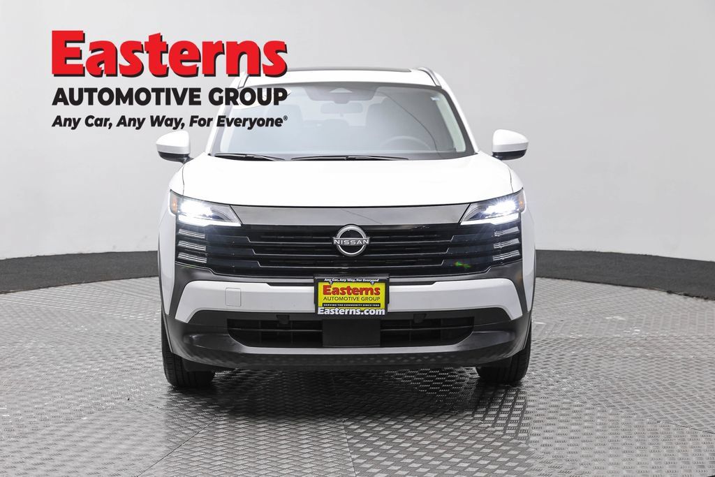 Used 2025 Nissan Kicks SV w/ SV Premium Package AWD/4WD image 2