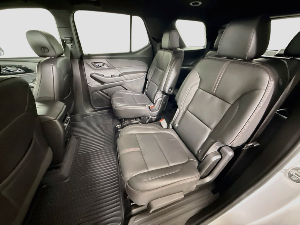 Used 2023 Chevrolet Traverse RS FWD image 24