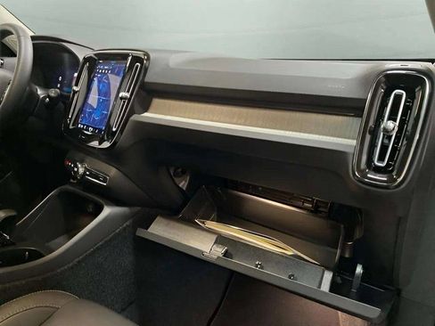 Used 2025 Volvo XC40 B5 Core image 82