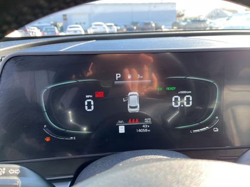 Used 2023 Kia Sportage EX image 32