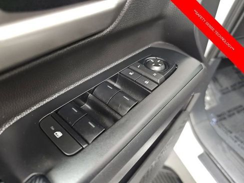 Used 2025 Toyota Tacoma Limited AWD/4WD image 14