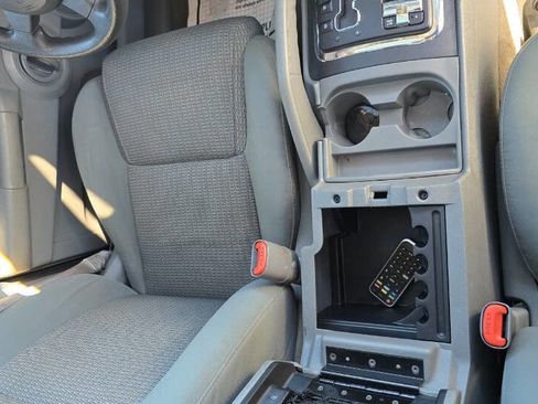 Used 2007 Jeep Commander Sport image 43