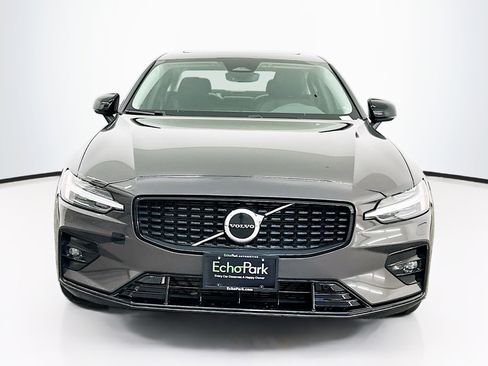 Used 2025 Volvo S60 B5 Core image 2