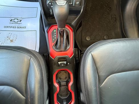 Used 2016 Jeep Renegade Trailhawk w/ Premium Trailhawk Package image 23