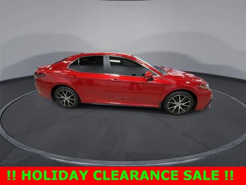 Used 2024 Toyota Camry SE image 9