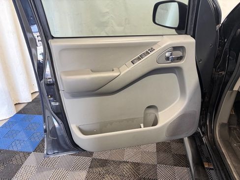 Used 2014 Nissan Frontier SV AWD/4WD image 8