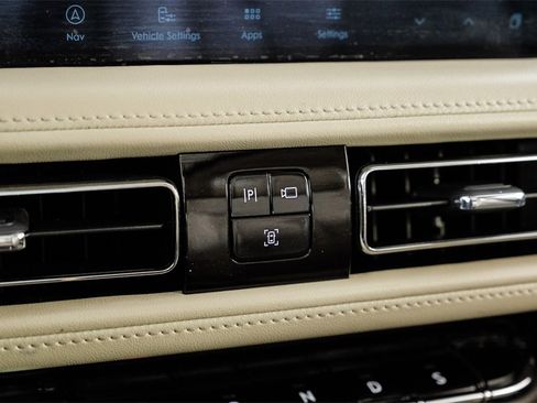 Used 2023 Lincoln Nautilus Reserve image 27