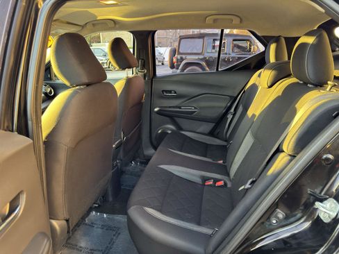 Used 2020 Nissan Kicks SV image 32