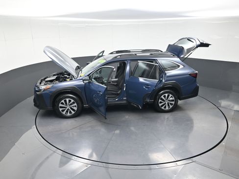 Used 2025 Subaru Outback AWD/4WD image 14