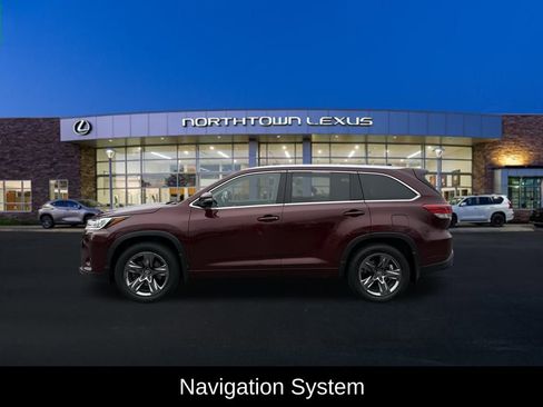 Used 2018 Toyota Highlander Limited Platinum image 2