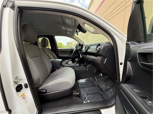 Used 2018 Toyota Tacoma SR RWD image 17