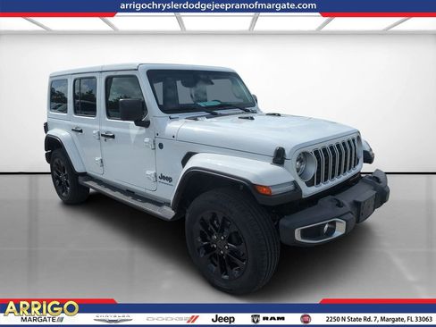 Used 2025 Jeep Wrangler Unlimited Sahara AWD/4WD image 1