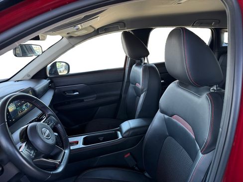 Used 2025 Nissan Kicks SR FWD image 10