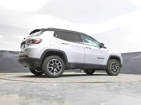 Used 2025 Jeep Compass Trailhawk AWD/4WD image 44