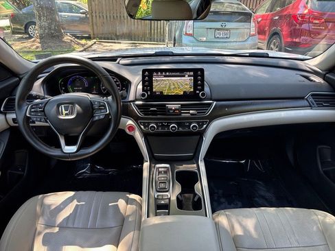 Used 2019 Honda Accord Touring image 18