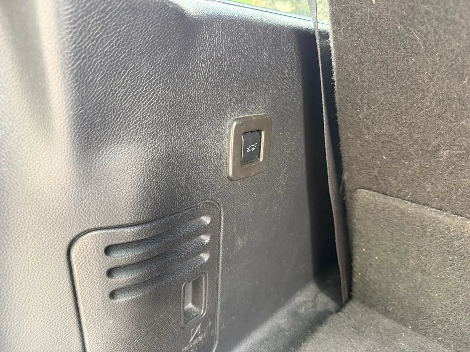 Used 2014 Lincoln Navigator 2WD image 28