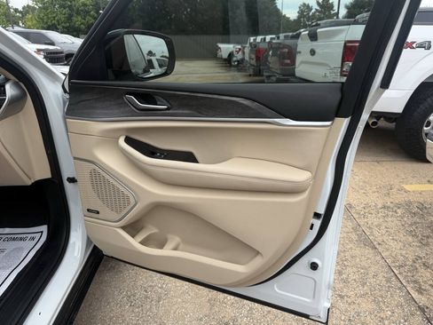 Used 2021 Jeep Grand Cherokee L Limited RWD image 11
