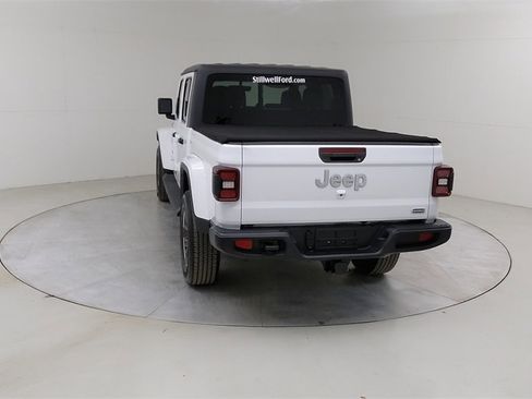 Used 2020 Jeep Gladiator Overland w/ Dual Top Group image 14